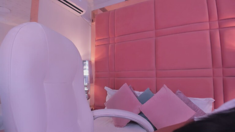 hollyBrisstol90's Streamate show and profile