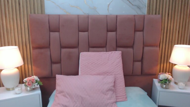 Evaverse's Streamate show and profile