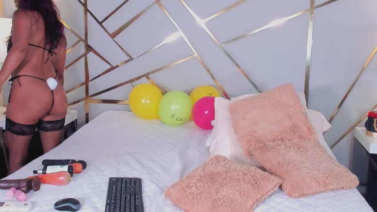 KiraHill's Streamate show and profile