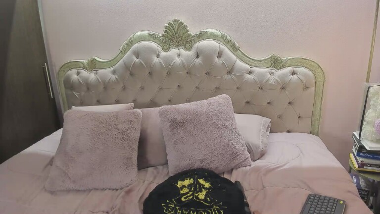 AlinnaKim's Streamate show and profile