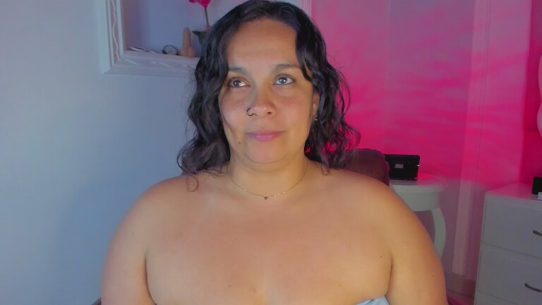 Nina_Lisboah's Streamate show and profile