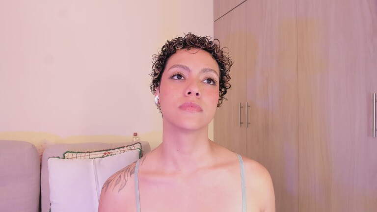 MartinaBrwn's Streamate show and profile