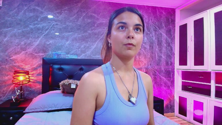 CharlotteReynold's Streamate show and profile