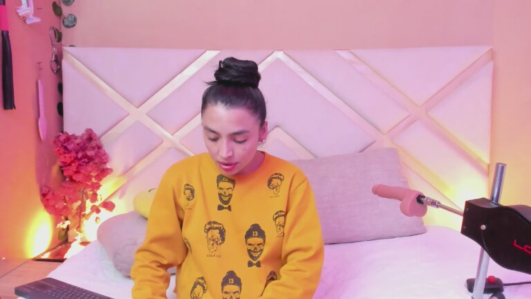 SaraSstonee's Streamate show and profile