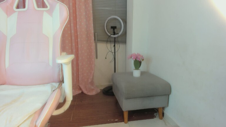 scarlettx18x's Streamate show and profile