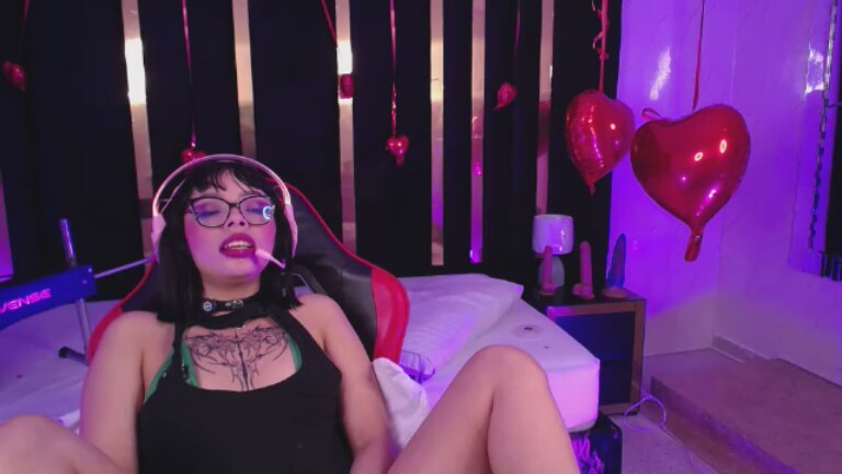 GeekyNyveth's Streamate show and profile