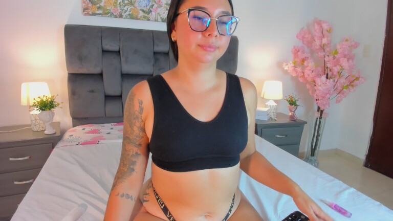 MarcelaHickss's Streamate show and profile