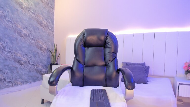 MARIA_KIM's Streamate show and profile