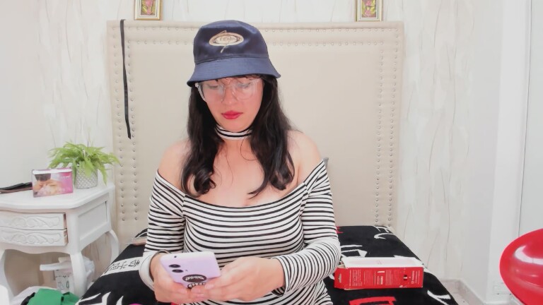 EmmaWatss's Streamate show and profile