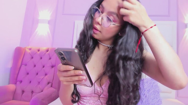 DAPHNEVALUCCI's Streamate show and profile