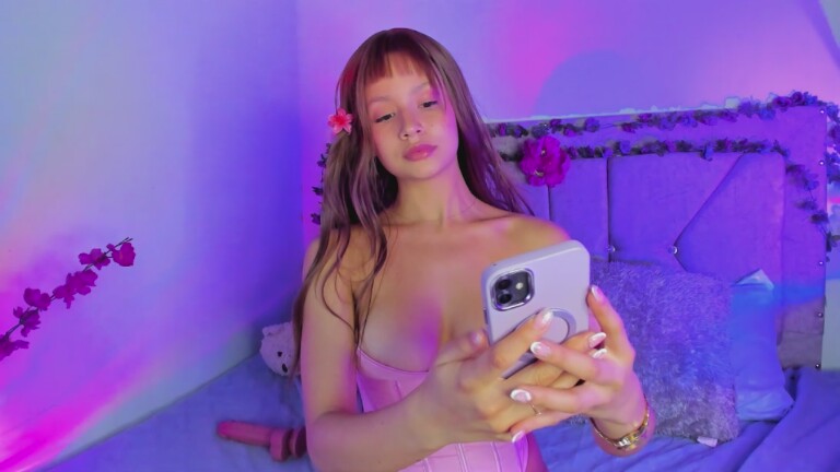 Britanny77's Streamate show and profile