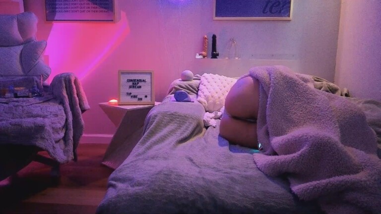 KarraKouture's Streamate show and profile