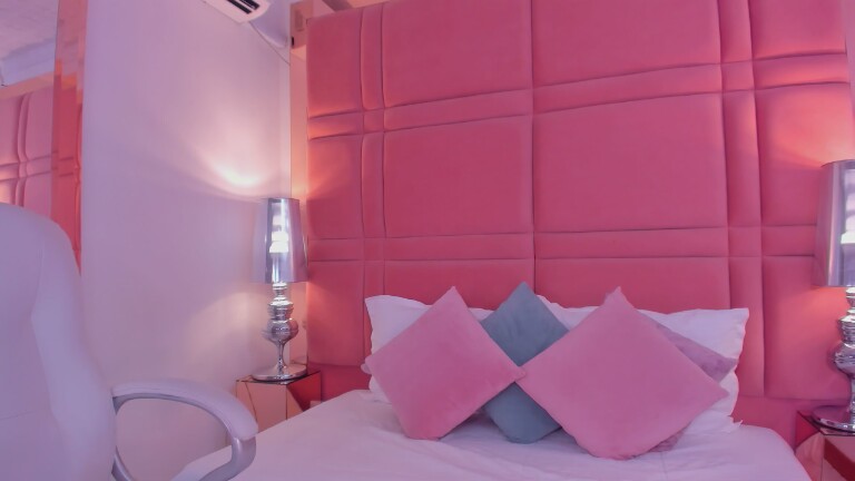 hollyBrisstol90's Streamate show and profile