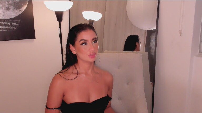 Nina_Cravizz's Streamate show and profile