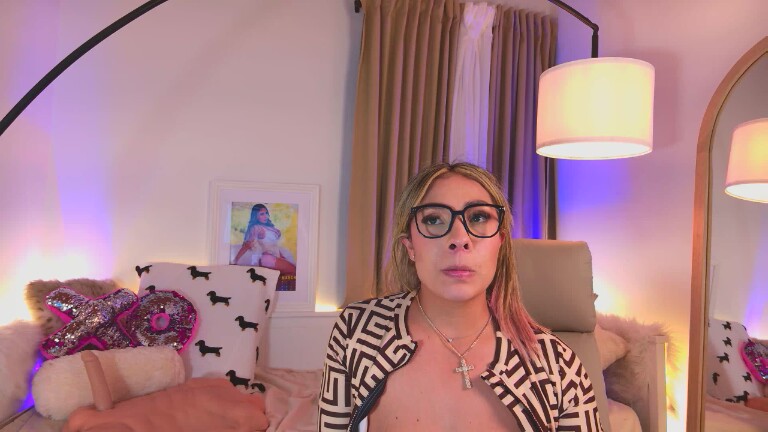 sarareynoldsX's Streamate show and profile