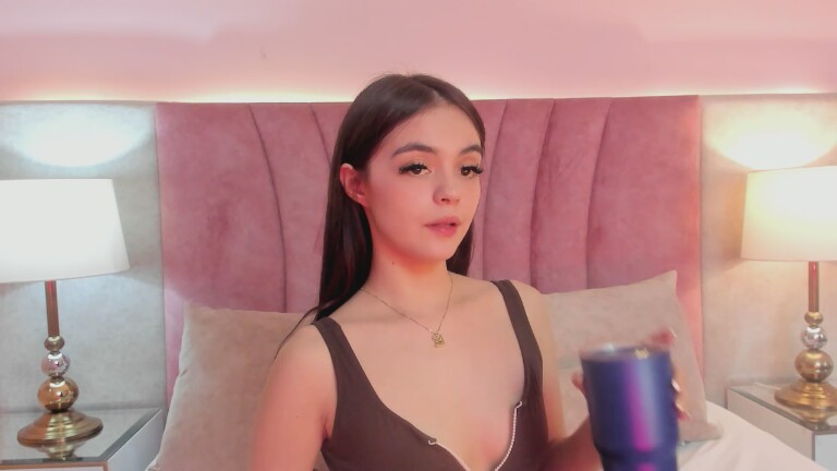 EmmaWeest's Streamate show and profile