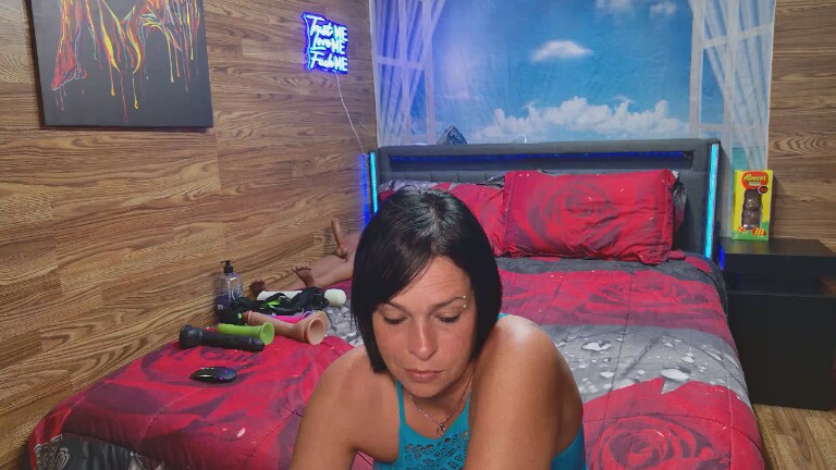 thesexymilf22's Streamate show and profile