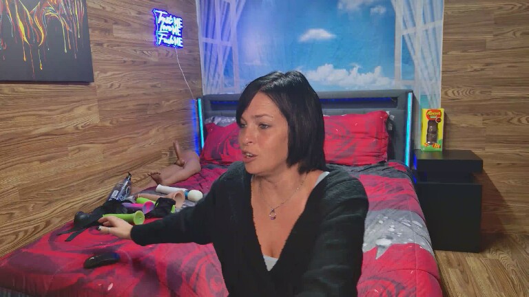 thesexymilf22's Streamate show and profile