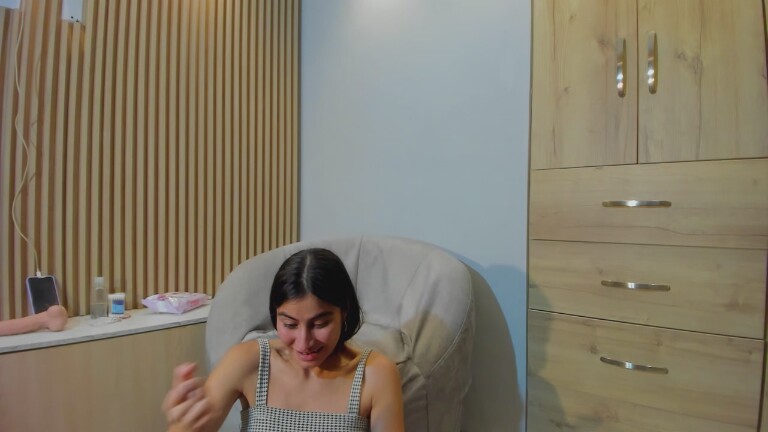 beatriz_doll's Streamate show and profile