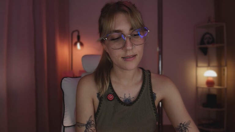 LindaSofiaa's Streamate show and profile