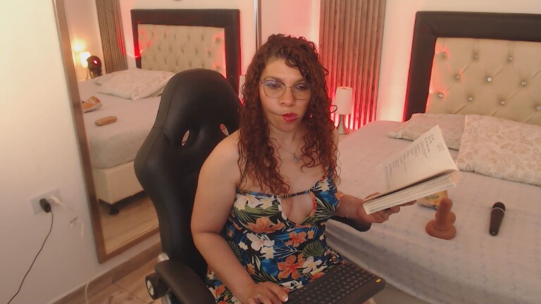 SerenaHoustonn's Streamate show and profile