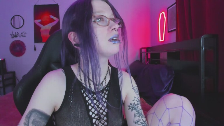 NikkiVill's Streamate show and profile